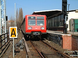 Die Baureihe 485 am Gleis F des alten Bahnhofs Ostkreuz.