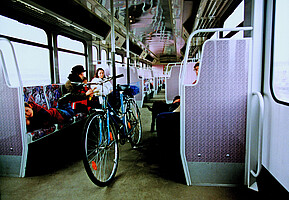 Innenraum der BR485 mit Berlin-Beklebung (1999)