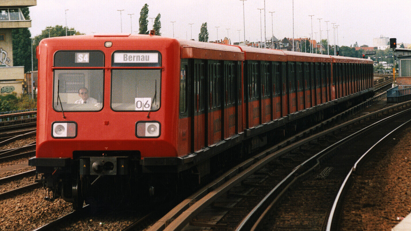 Baureihe 485 - noch im Coladosen-Look und ohne DB-Logo - auf der Strecke (1998)