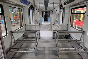 Fahrgastraum ohne Sitzpolsterung während des Sanierung der Baureihe 481