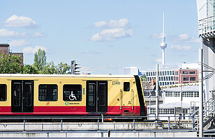Neue S-Bahn BR 483/484 im Bahnhof Berlin Ostkreuz