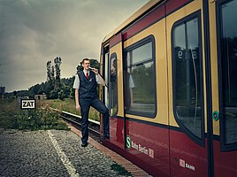 Sie fahren die rot-gelben Züge, die das Stadtbild seit Jahrzehnten prägen, durch ganz Berlin und ins Umland