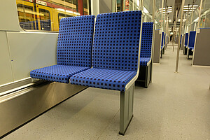 Die neuen königsblauen Sitze im DB-Regio-Look.