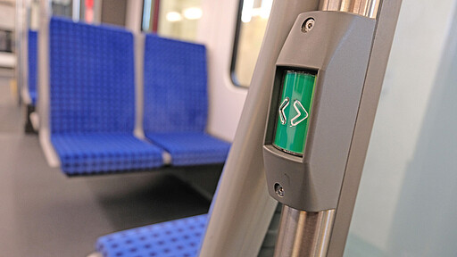Einblick in die neue S-Bahn Türöffnungstaster mit Merkfunktion