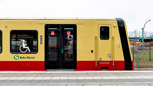 Vorserienfahrzeug der Baureihe 483/484