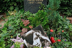Grab auf dem Künstlerfriedhof Friedenau