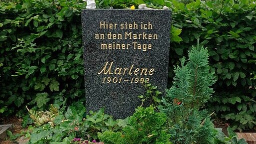 Künstlerfriedhof Friedenau Grab auf dem Künstlerfriedhof Friedenau