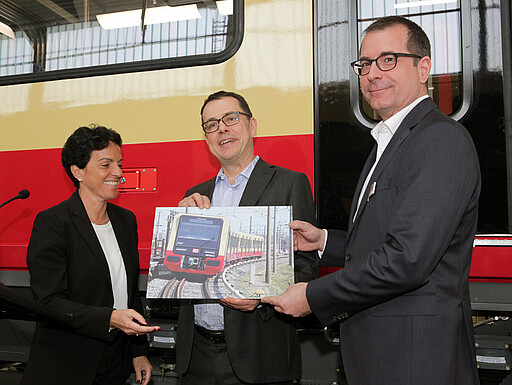 Pressetermin zu Tests und Messungen Bisher absolvierten die Fahrzeuge rund 2.000 der insgesamt geplanten ca. 160.000 Testkilometer