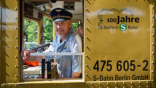Ein Festival für die S-Bahn Auf großer Geburtstagsfahrt: Der Verein Historische S-Bahn lud am Donnerstag zu Sonderfahrten zwischen Bernau und Nordbahnhof ein.