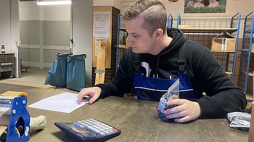 Ole, 21, Azubi im ersten Lehrjahr
