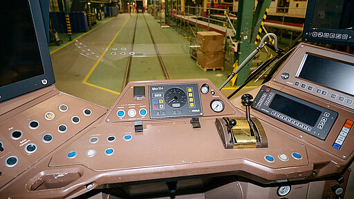 Neu mit ZBS ausgerüstet Blick in den Führerstand der BR 480