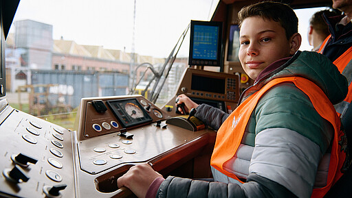 Girls Boys Day 2023 Probesitzen im Führerstand