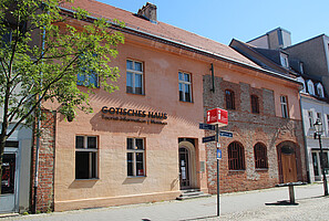 Station 6: Gotisches Haus