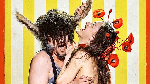 Verwirrte Herzen, magische Nächte Das Monbijou Theater bringt Shakespeares Komödie der verwechselten Gefühle auf seine Freilichtbühne vis-à-vis des Bode-Museums.