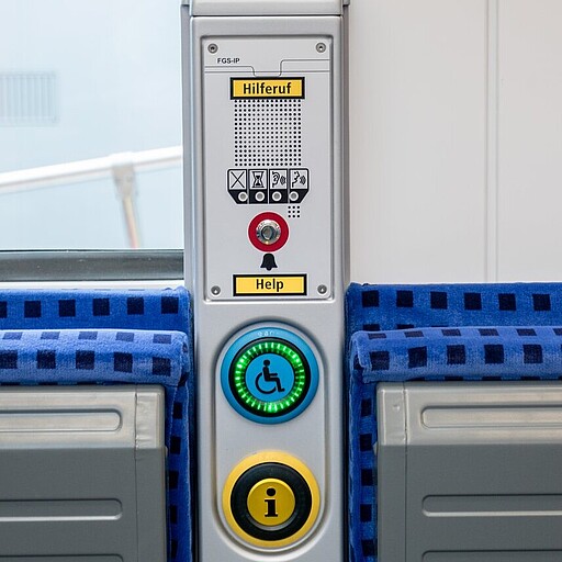 S-Bahn Berlin auf der Innotrans 2018 Die Anordnung der Sprechstelle am Rollstuhlplatz wurde optimiert.