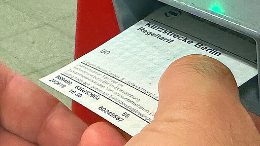 Ticket-Entwerter Obacht: Achten Sie bitte darauf, ob Sie Ihr Ticket entwerten müssen. Auf den Tickets ist dies erkennbar.