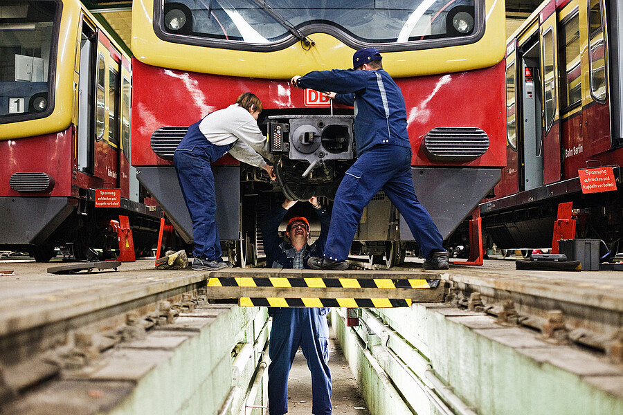 in der Werkstatt Werkstatt Oranienburg, Wartungsarbeiten an der S-Bahn