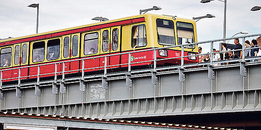 Eine S-Bahn Berlin Baureihe 485 Zug der Baureihe 485
