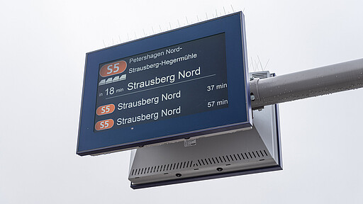 Testmonitore am S-Bahnhof Fredersdorf