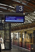 S-Bahn Berlin pilot project - light sensor shows passengers how much space is available on the train.