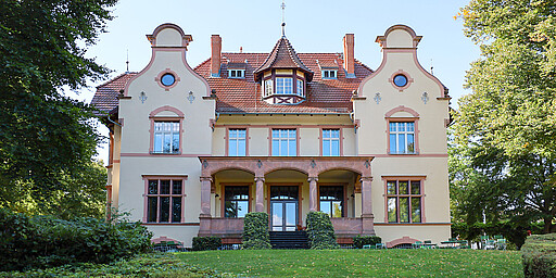 Station 2: Truman-Villa