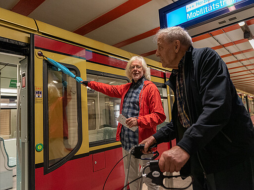Mobilitätstraining der S-Bahn Berlin Rainer Gau begleitete seinen Vater beim Mobilitätstraining.