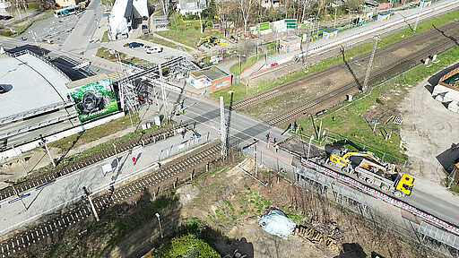 Bahnhof Blankenfelde vor dem Umbau Vor Beginn der Bauarbeiten bot der Bahnhof Blankenfelde noch den alten Anlagenzustand – inzwischen prägt der neue Kombibahnsteig das Bild.