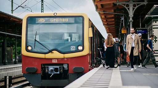 Bahnhof Berlin-Schöneweide Baureihe 481 am neu eröffneten Bahnhof am 01.07.2024