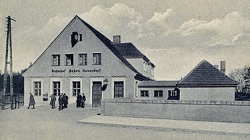 100 Jahre Historisches Postkartenmotiv: Der Bahnhof Hohen Neuendorf um 1930.