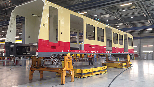 Noch im Bau: der Wagenkasten der neuen S-Bahn Berlin