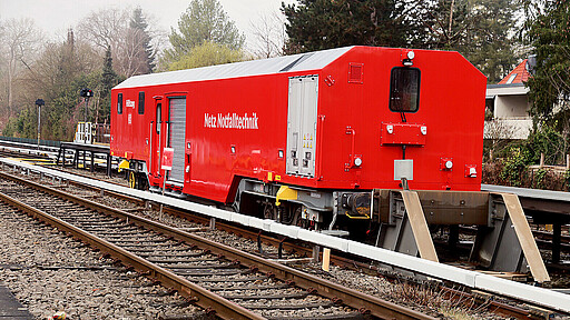 Der moderne Hilfsgerätezug der S-Bahn Berlin steht einsatzbereit für Notfälle im gesamten Netz.