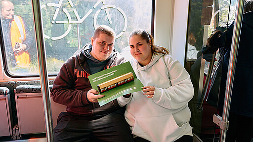 Abschied und Vorfreude Nico H. aus Prenzlauer Berg verabschiedet sich mit Wehmut vom alten 481er-Design, während Nathalie G. aus Wedding ihre ersten Berliner S-Bahn-Erfahrungen mit dem Zug verbindet.