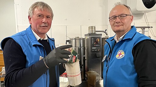 Bahnhofsmission 2024 Nachwuchskräftegesamtkoordinator Michael Hallmann (links) und Betriebsratsvorsitzender Andreas Splawski begleiteten den Azubieinsatz.