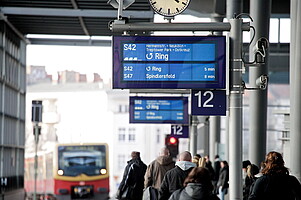 The screens at the stations will inform you of the arrival of the next trains.