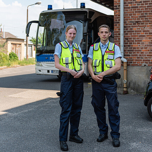 Ausbildungslehrgang DB Sicherheit Nachwuchs für den Berliner Raum: die Azubis Sophie und Nils