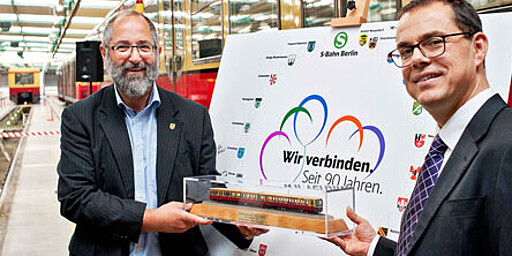 Bürgermeister Klaus-Dieter Hartung: „Die Hohen Neuendorfer Stadtverordneten hatten vor einem Jahr den Beschluss gefasst, sich als Namenspaten für einen S-Bahn-Zug zu bewerben. Vielen herzlichen Dank, dass dies nun geklappt hat."