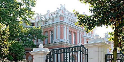 Station 6: Hertzog Villa