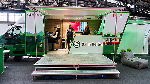 Die S-Bahn Berlin ist an beiden Wettkampftagen mit ihrem Promo-Mobil vor Ort.