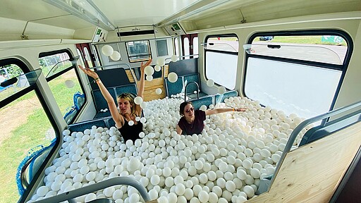 Spaß im 1. S-Bahnbällebad der Welt