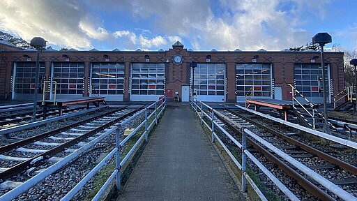 Werk Wannsee Blick vom Treppenaufgang auf die nördliche Halleneinfahrt im Jahr 2023