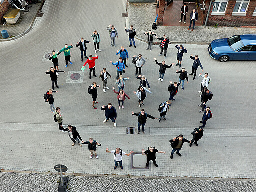 Azubi-Start 2021 Am 1. September versammelten sich alle neuen Azubis vor dem Werk Schöneweide.
