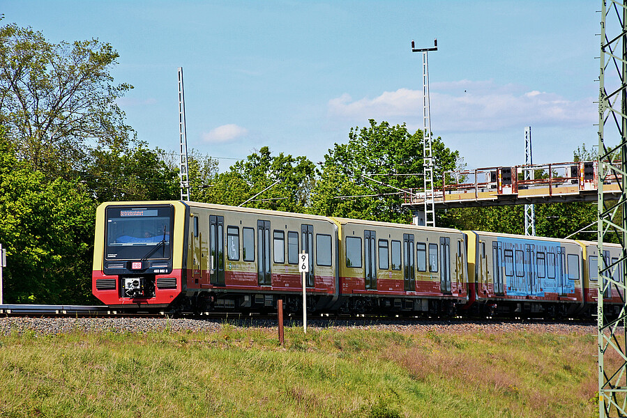 Die neue S-Bahn BR483/483 im Testbetrieb Die neue S-Bahn BR483/483 im Testbetrieb