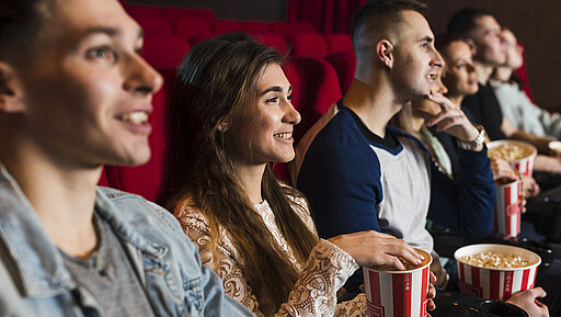 Im Hinterhof des Haus Schwarzenberg flimmern sommerliche Blockbuster und Berlin-Klassiker über die Leinwand des Freiluftkino Mitte.