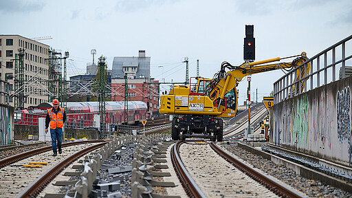 Licht am Ende des Tunnels Bauarbeiten an der neuen S-Bahn-Linie S15, die ab dem 14. Dezember zwischen Gesundbrunnen und Hauptbahnhof für die Fahrgäste eröffnet werden soll.