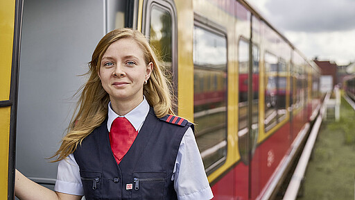 Lokführerin bei der S-Bahn Berlin Lokführerin bei der S-Bahn Berlin