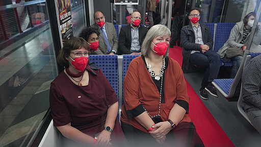 Rollenden Filmgenuss garantiert Mit extra montierten Monitoren kamen die Zuschauer zu einem rollenden Filmgenuss.