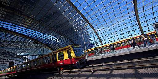 S-Bahn Berlin Baureihe 481 am S-Bahnsteig Hauptbahnhof