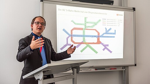 Betriebszentrale Jens Hebbe, Leiter der Betriebszentrale der S-Bahn Berlin.