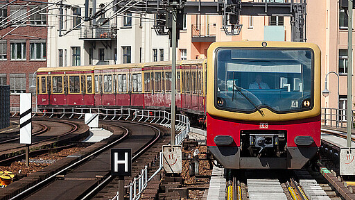 On the Stadtbahn tracks 481 series powered carriage