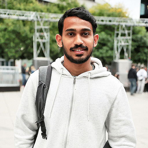 Al Ameen Abdul Samad Al Ameen Abdul Samad beginnt seine Ausbildung zum Elektroniker für Betriebstechnik.